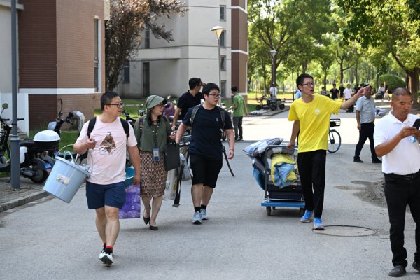 启泰网 上海海事大学7000余名萌新报到，国际邮轮管理本科专业迎来首批31名新生