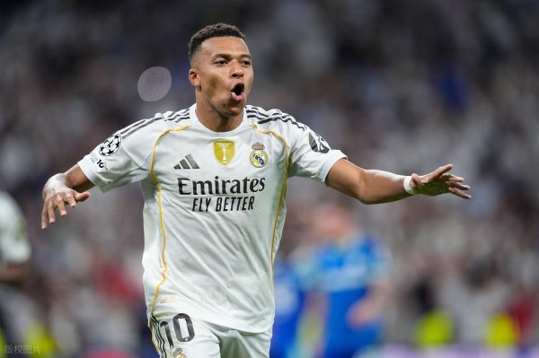 创元网 裁判刚掏红牌，姆巴佩立马摘下卡瓦哈尔队长袖标，球迷：能成大事